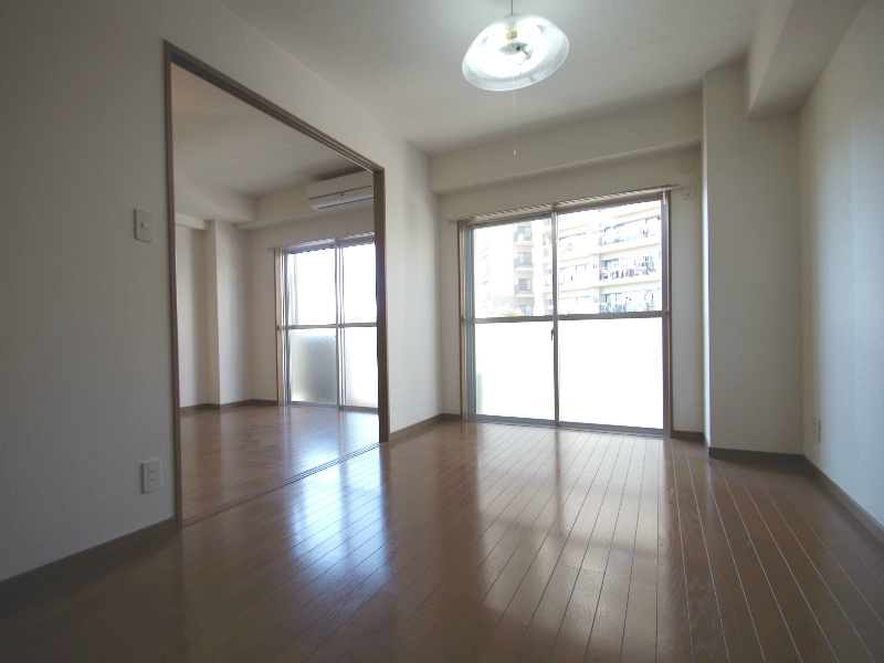 Other room space. Flooring of Western-style 6 quires!