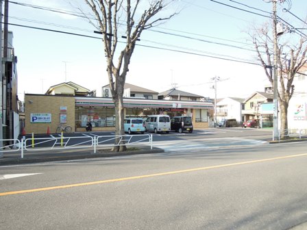 Convenience store. 180m to Seven-Eleven (convenience store)