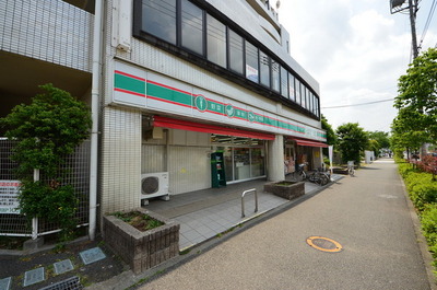 Convenience store. 100 yen 690m to Lawson (convenience store)