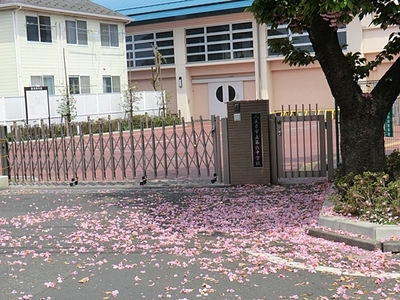 Junior high school. 602m to Hachioji Municipal sixth junior high school (junior high school)