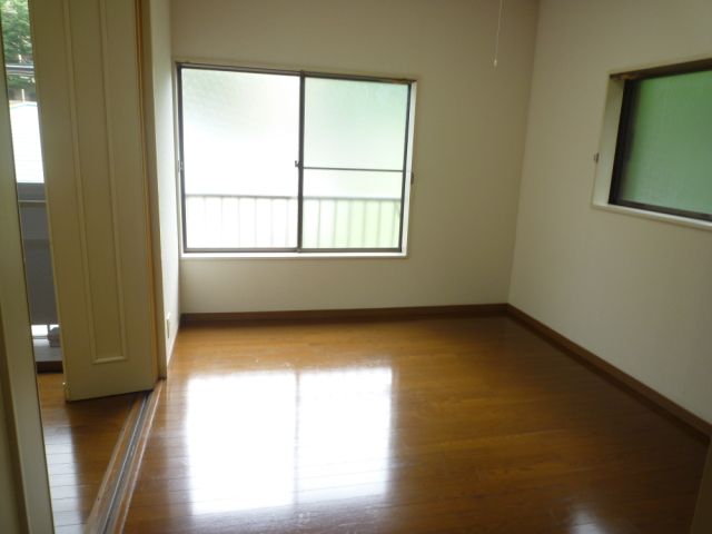 Living and room. Hiroshi 6 Pledge