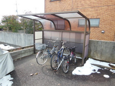 Other common areas. Covered parking