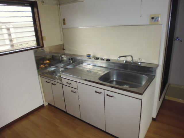 Kitchen. Bright kitchen has a window ☆ Ventilation is also sufficient ☆ 