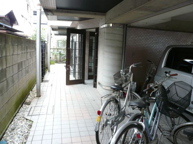 lobby. Bicycle parking is free ☆