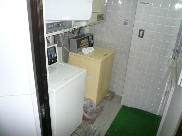 Other Equipment. There laundry room on site ☆