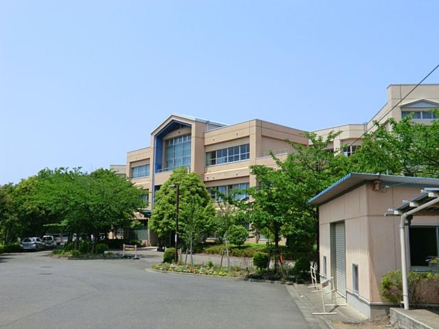 Junior high school. 806m to Hachioji City Matsuki junior high school