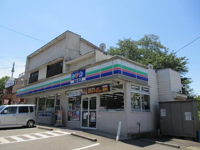 Convenience store. 300m until the Three F (convenience store)