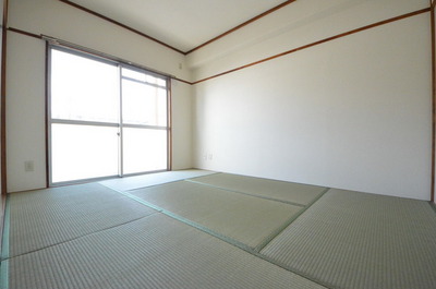 Living and room.  ☆ Calm the tatami of smell ☆ 