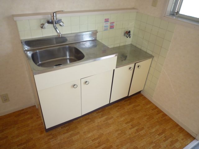 Kitchen. Gas stove can be installed