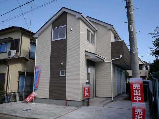 Local appearance photo. Elementary and junior high school in a quiet residential area ・ Life is conveniently located in the super walking distance. Parking space two. 