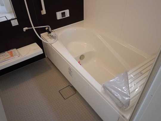 Bathroom. 1 tsubo size ・ Barrier-free type ・ With bathroom dryer