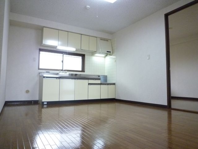 Living and room. Dining space also dining table put Yutori