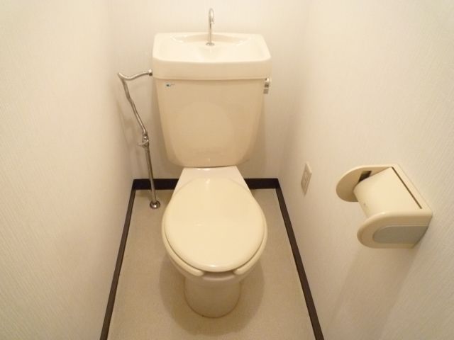 Toilet. bus ・ Separated toilet design