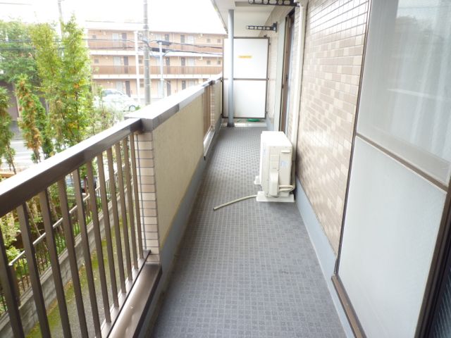 Balcony. Veranda also spacious Are you washing clothes unlimited