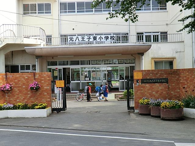 Primary school. Motohachioji 1230m to the East Elementary School
