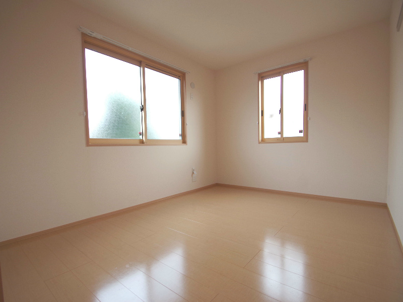 Other room space. It will be in a different building of photo. (image)