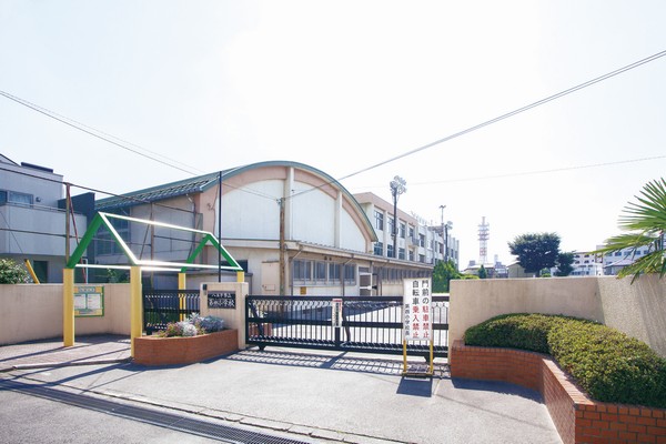 The fourth elementary school (about 460m ・ 6-minute walk)
