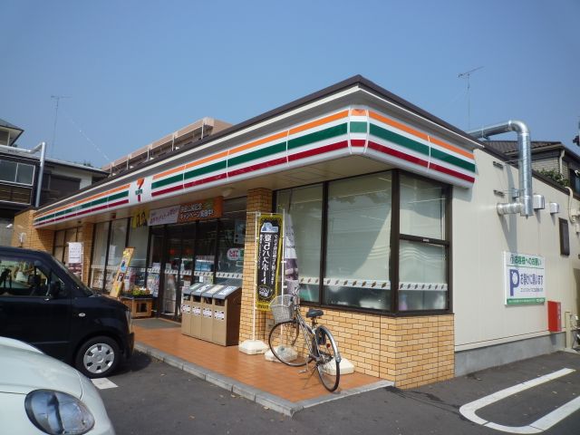 Convenience store. 290m to Seven-Eleven (convenience store)