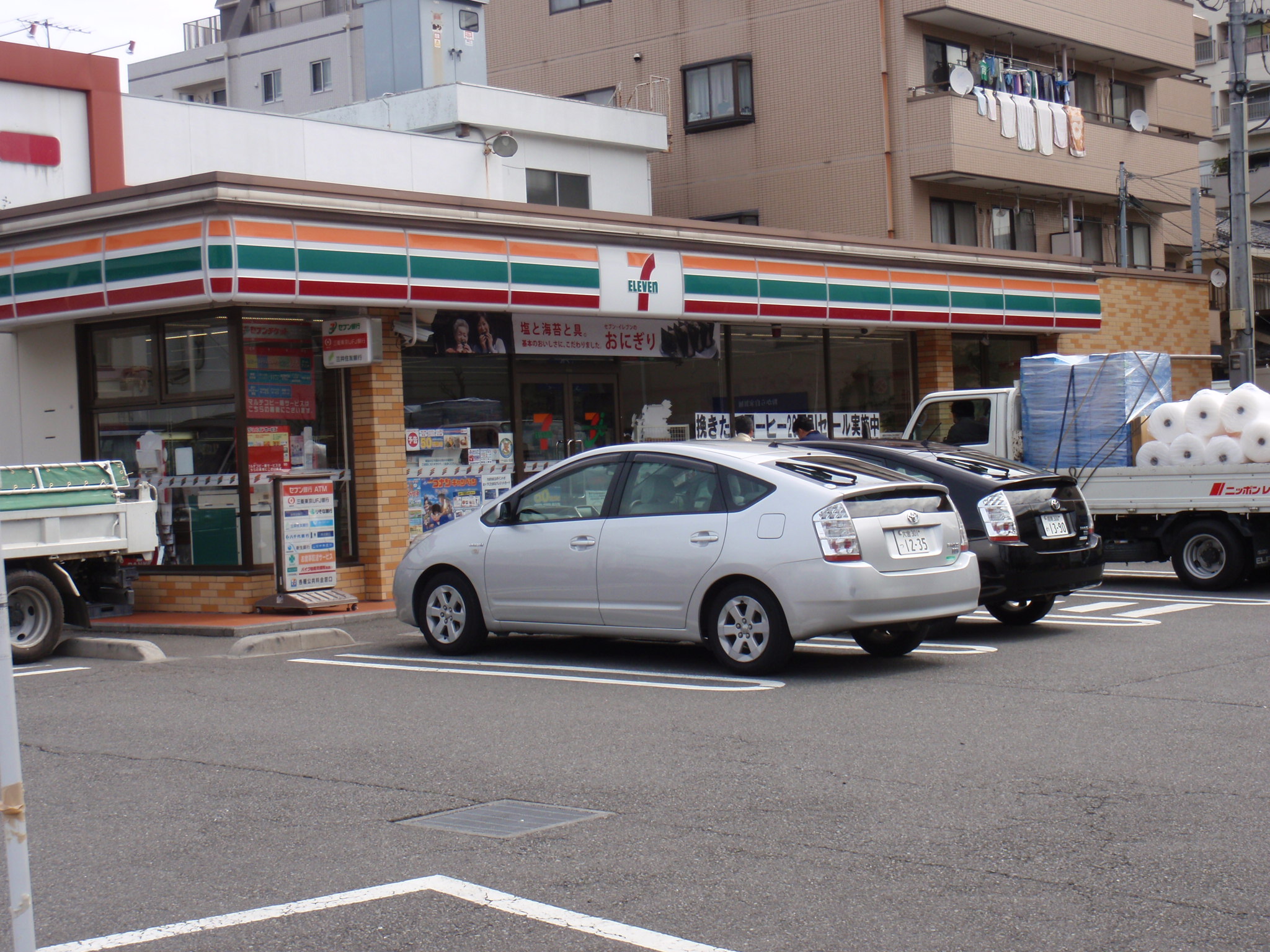 Convenience store. Seven-Eleven Hachioji Hazama-cho store (convenience store) to 692m