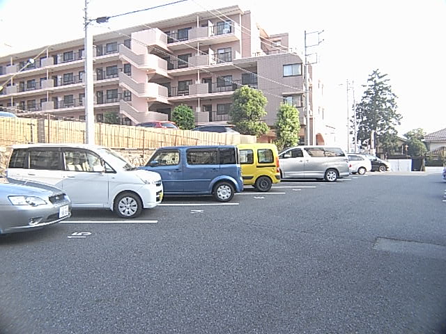 Parking lot. On-site parking 10000 yen / Month