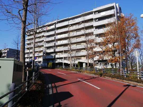 Local appearance photo. 104? It is conveniently located at Keio Horinouchi Station 6-minute walk in the ultra-large-scale 4LDK renovated apartment.