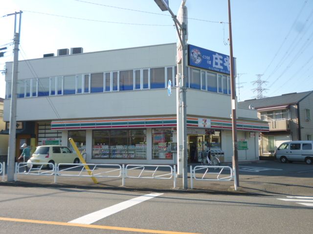 Convenience store. 570m to Seven-Eleven (convenience store)