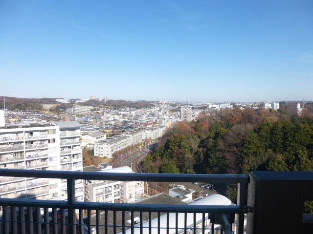 View photos from the dwelling unit. View from the Western-style of Keio Horinouchi Station direction