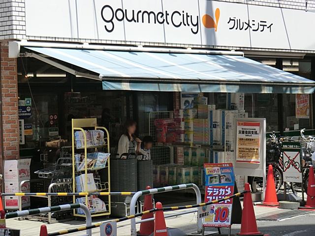 Supermarket. Gourmet City 700m to Hachioji Keio Kanto shop