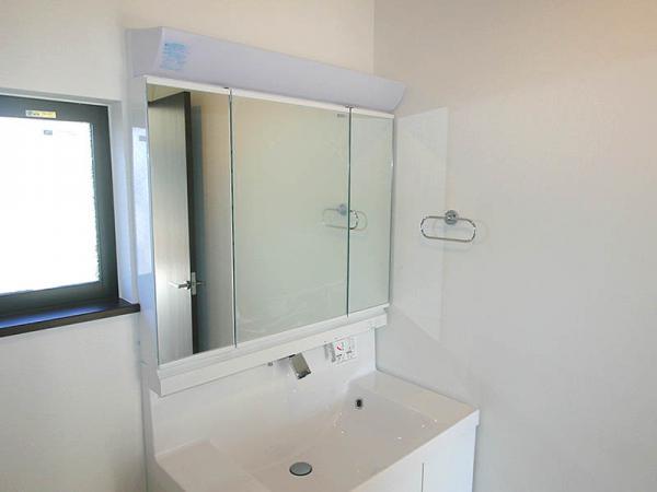 Wash basin, toilet
