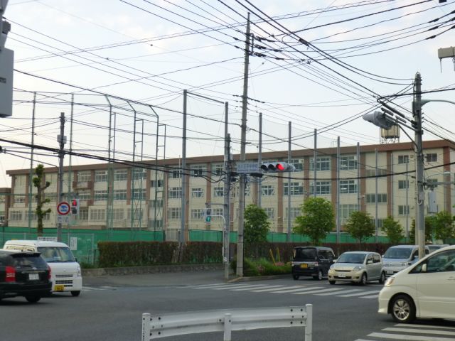 Junior high school. Municipal Motohachioji until junior high school (junior high school) 170m