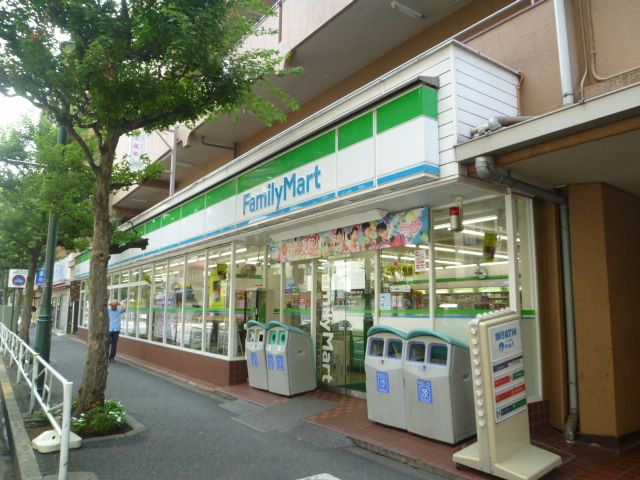 Convenience store. 90m to Family Mart (convenience store)