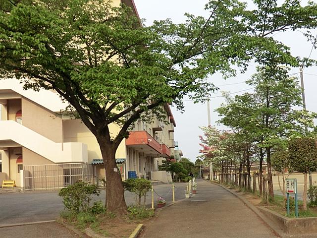 Primary school. Midorigaoka until elementary school 540m