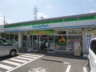 Convenience store. 317m to Family Mart (convenience store)