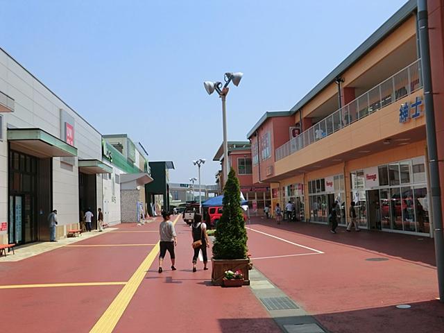 Supermarket. Green Walk to Tama 1700m