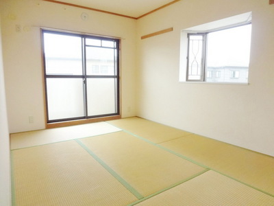 Living and room.  ☆ Bright Japanese-style Japanese hearts with a window ☆ 