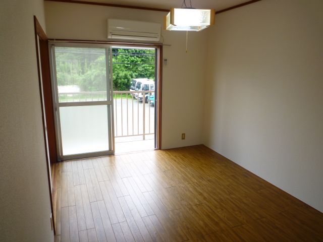 Living and room. Veranda with a Western-style is facing south