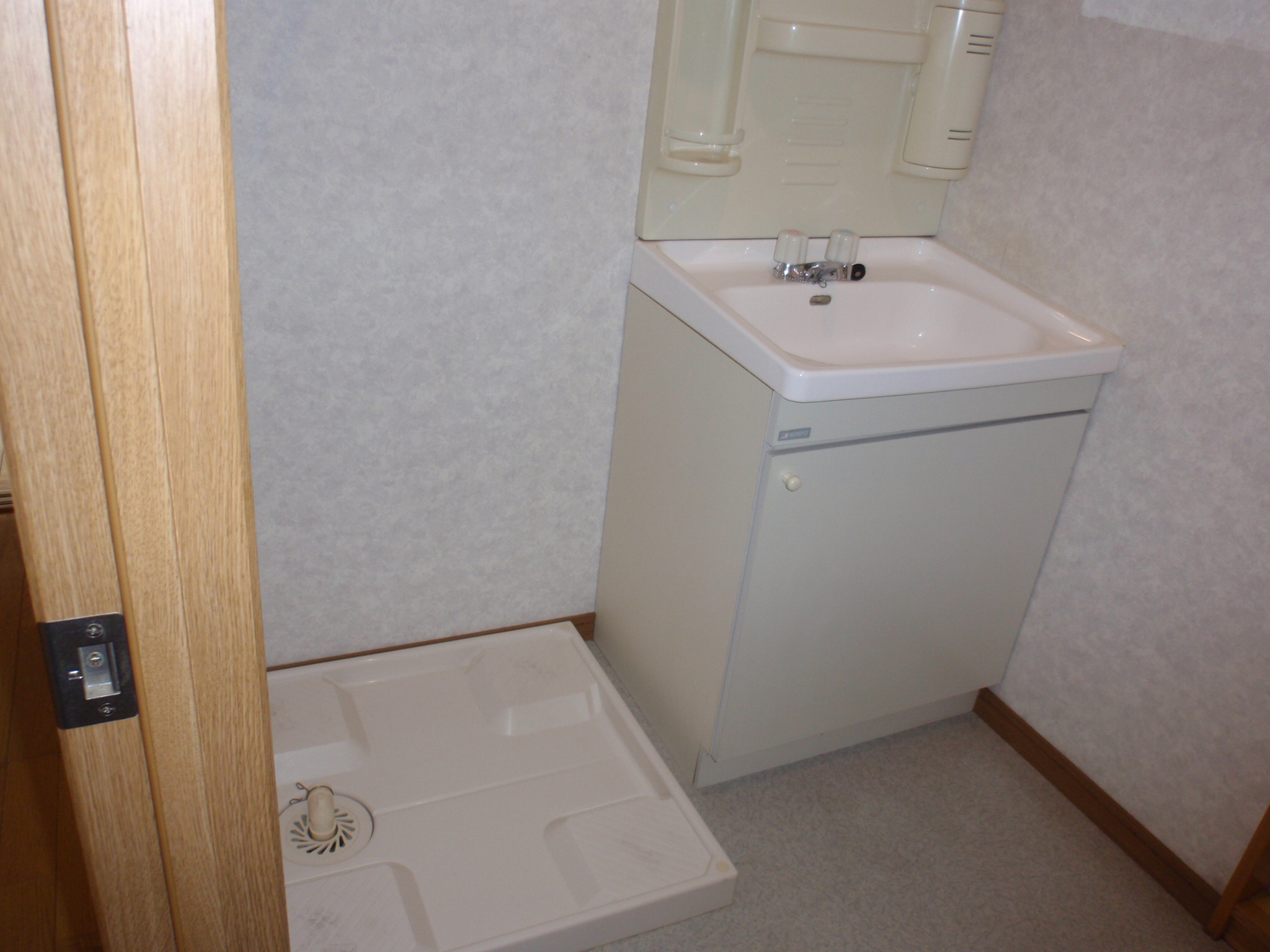 Washroom. Laundry Area