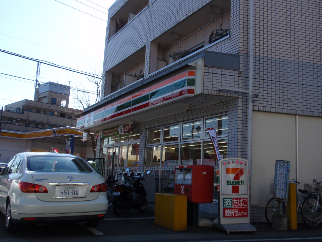 Convenience store. Seven-Eleven (convenience store) to 400m