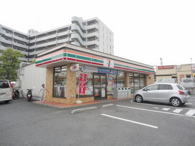 Convenience store. 534m to Seven-Eleven (convenience store)