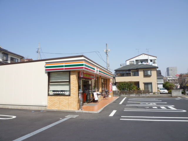 Convenience store. 150m to Seven-Eleven (convenience store)