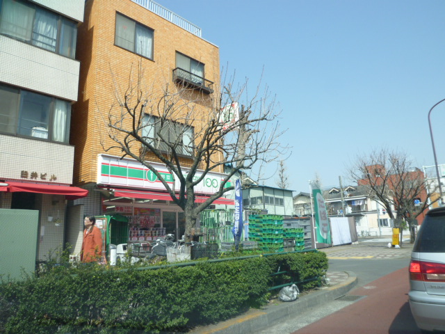 Convenience store. Lawson 100 up (convenience store) 181m