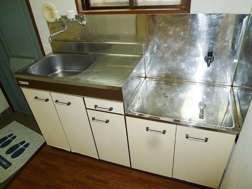 Kitchen. Gas stove is installed Allowed