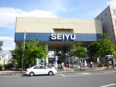 Supermarket. Seiyu to (super) 1200m
