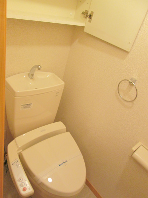 Toilet. It is a warm water washing toilet seat!  There is a large storage at the top ☆ 