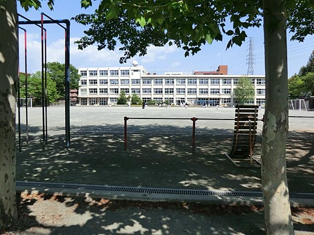 Primary school. Hamura TatsuSakae to elementary school 884m