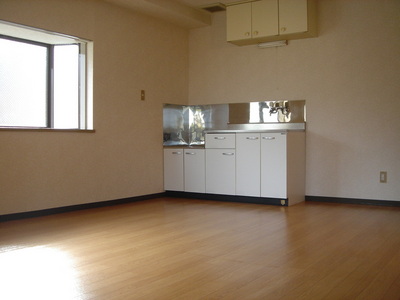 Living and room. Spacious living room! (There is a bay window only corner room)