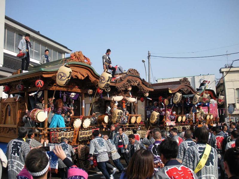 Shopping centre. Hamura Hamura festival to be held in 600m Hamura Station to the festival is an event that rises in a number of people are exhibited every year store openings are a number.
