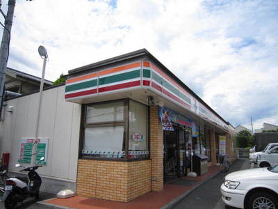 Convenience store. 650m to Seven-Eleven (convenience store)