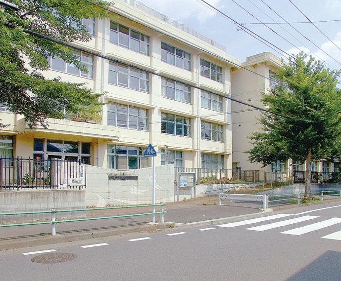 Junior high school. Hamura Municipal Hamura 687m to the third junior high school