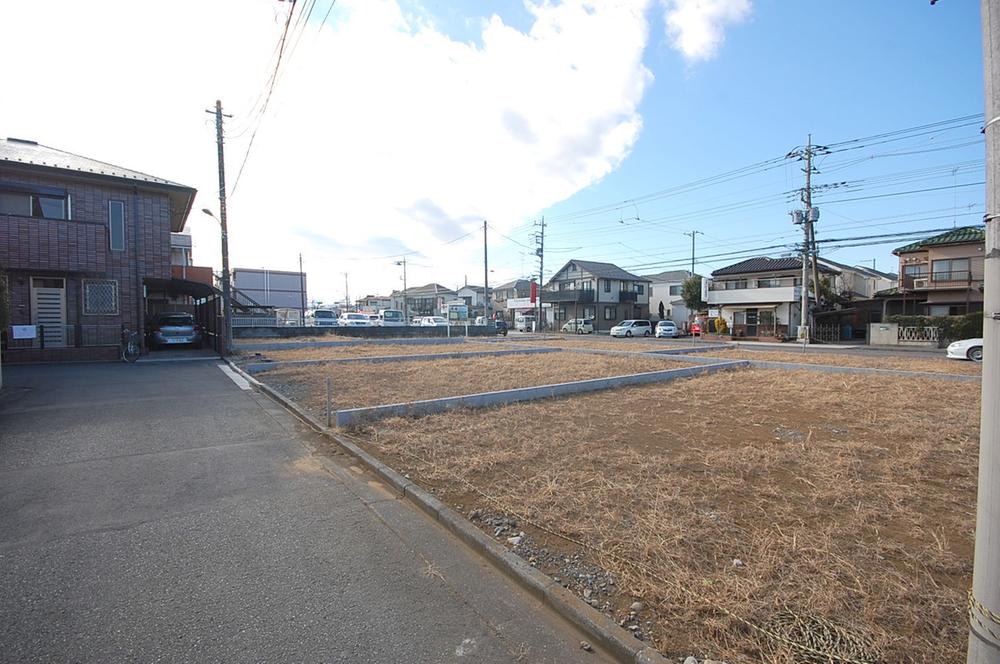 Local photos, including front road. 2013 Current state Building conditions without selling land